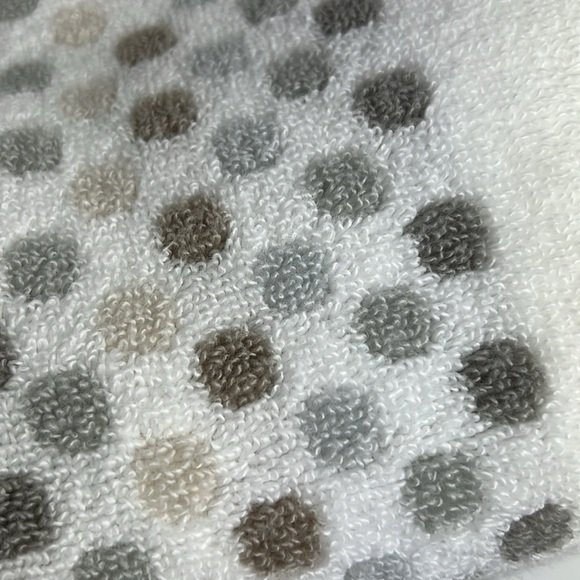 Common Thread Bath Towel Set Cream Gray Tan Dot Striped 100% Cotton 2 pc NEW - Picture 5 of 8